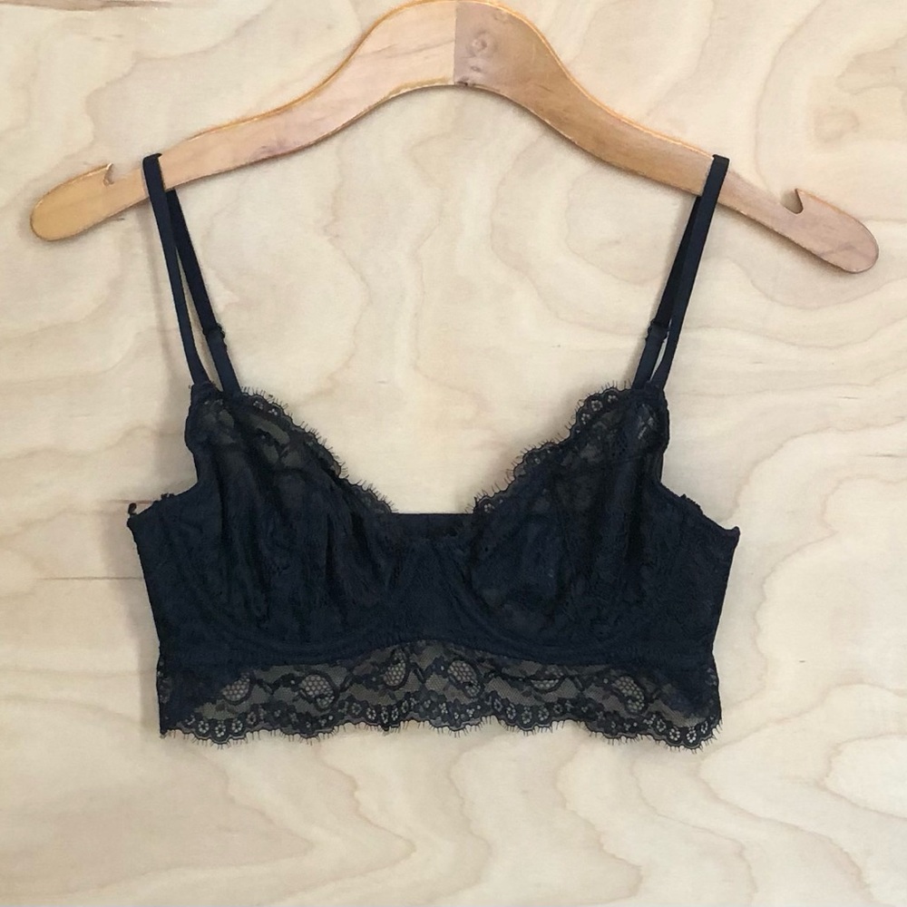 H&M Black Lace Bralette Bra Underwired Sheer Scalloped Womens Sz M.